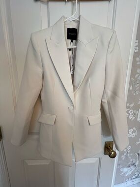 Dynamite Off-White Single-Button Tailored Blazer